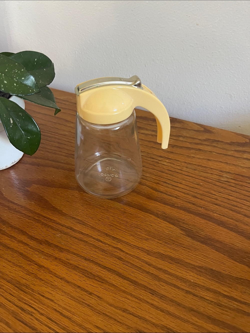 Vintage granny, core Yellow Glass Pour-Top Syrup Dispenser - Home Kitchen